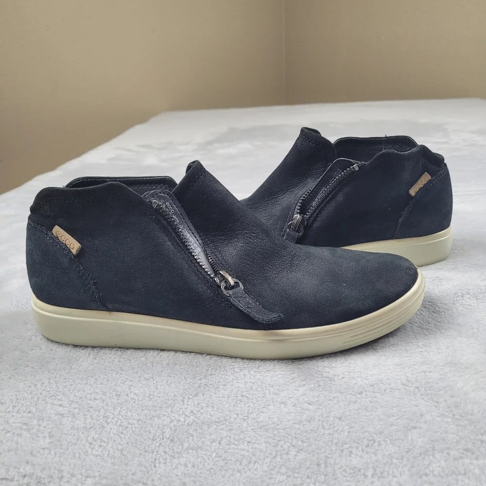 ECCO Soft 7 Women's Nubuck Leather Zip Bootie Black Ankle Boots Flat Size 6